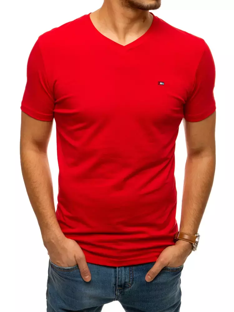 Červené pánske tričko.