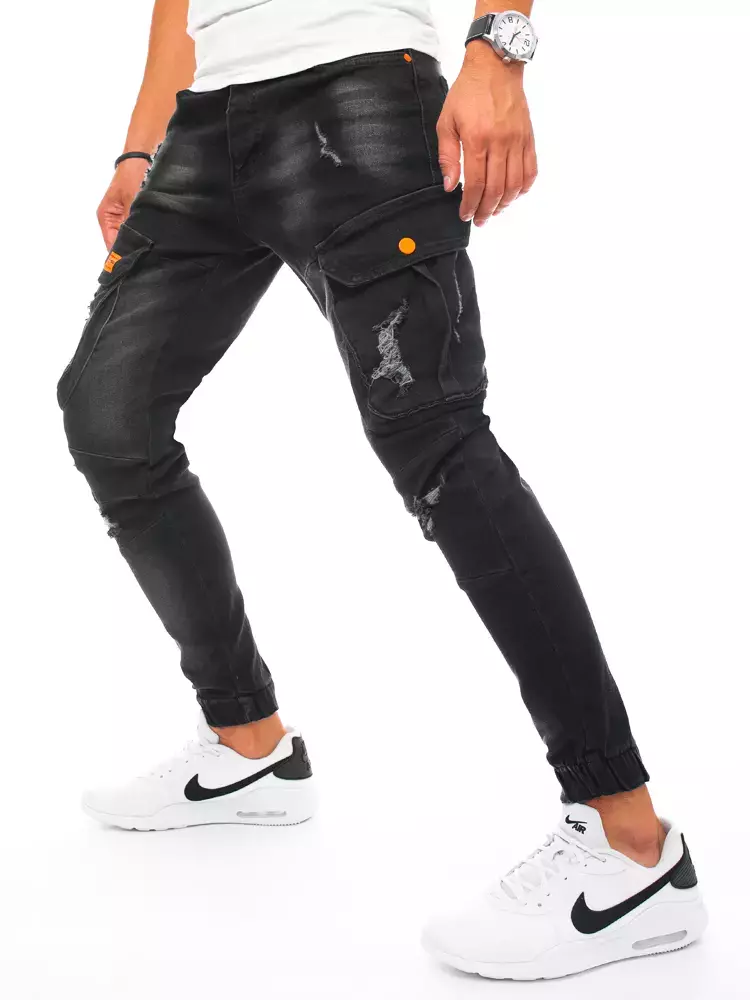 E-shop Čierne pánske džínsy s ozdobným prešívaním.