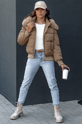Kurtka zimowa damska pikowana z futerkiem COLDPACK kamelowa Dstreet TY4427