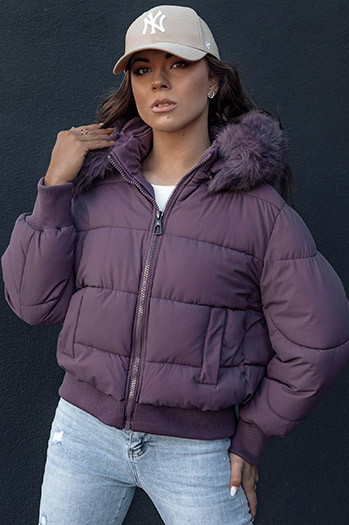 Kurtka zimowa damska pikowana z futerkiem COLDPACK fioletowa Dstreet TY4431