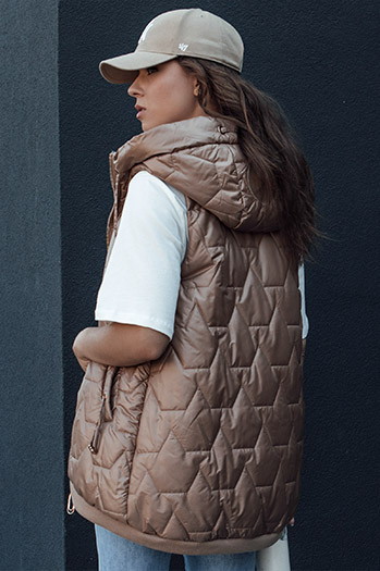 Kamizelka damska pikowana z kapturem COLINE złota Dstreet TY4461