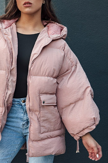 Kurtka damska pikowana oversize z kapturem PARIMA różowa Dstreet TY4480