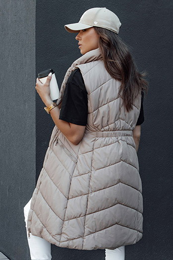 Kamizelka damska pikowana długa bez kaptura SERKIS beżowa Dstreet TY4525