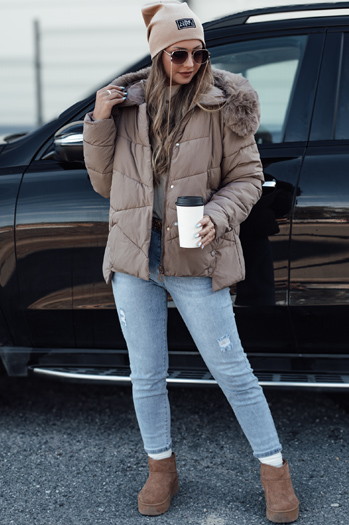 Kurtka damska zimowa FIXMIX pikowana z kapturem ciemnobeżowa Dstreet TY4674