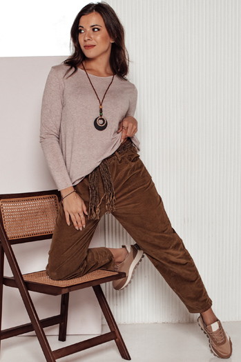 Spodnie sztruksowe damskie one size SOFTYLA w paskiem kamelowe Dstreet UY2279