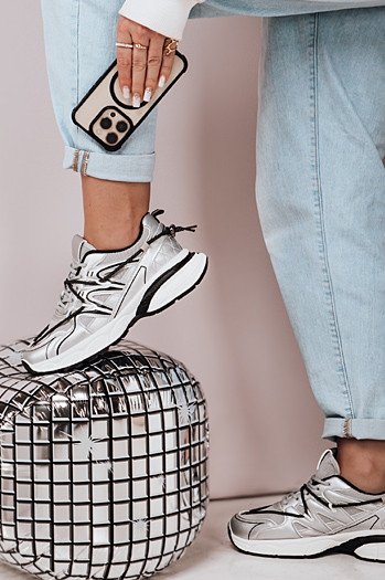 Sportowe sneakersy damskie na płaskiej podeszwie LUXORUNS srebrne Dstreet ZY0610