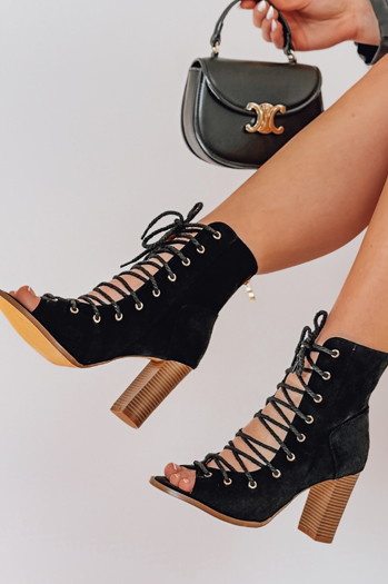 Botki damskie wiązane na obcasie LACIUP czarne Dstreet ZY0730