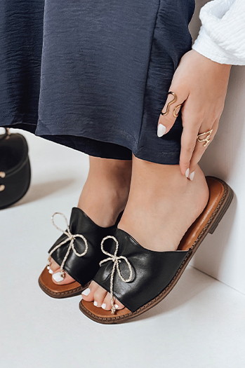 Klapki damskie z kokardą KISSBOW czarne Dstreet ZY0756