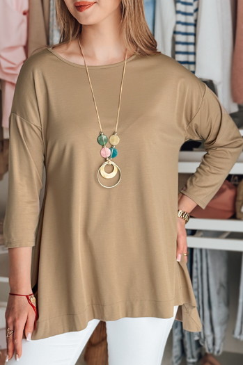 Bluzka damska masełko oversize z wisiorkiem COMFILA ciemnobrązowa Dstreet RY2789