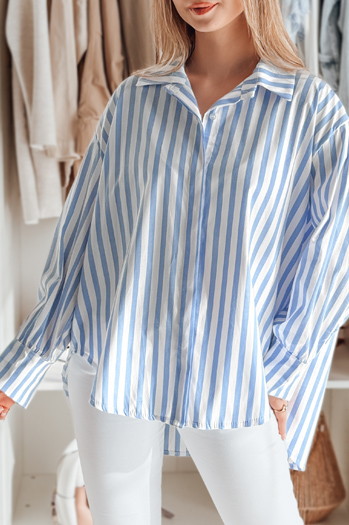 Koszula damska oversize z dłuższym tyłem SAMONE w niebiesko-białe paski Dstreet DY0461