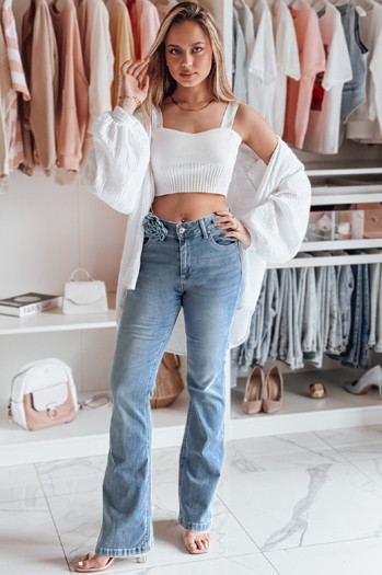 Spodnie damskie jeansowe dzwony z kwiatem FLOWERSSE niebieskie Dstreet UY2677