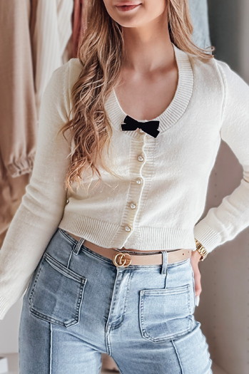Sweter damskie krótki one size z kokardką LAMURE ecru Dstreet MY2474