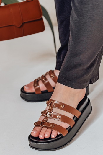 Klapki damskie na platformie PLATOFI kamelowe Dstreet ZY0880