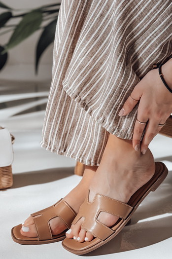 Klapki damskie z wycięciami KLASSINO khaki Dstreet ZY0881