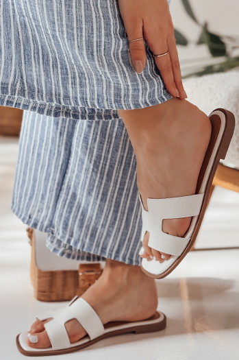 Klapki damskie z wcięciem CLASSROT białe Dstreet ZY0885