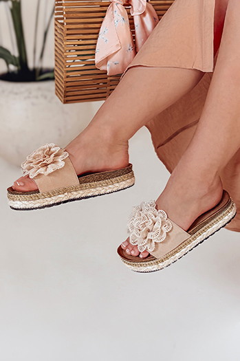 Klapki damskie z kwiatem KWIATARIS beżowe Dstreet ZY0912