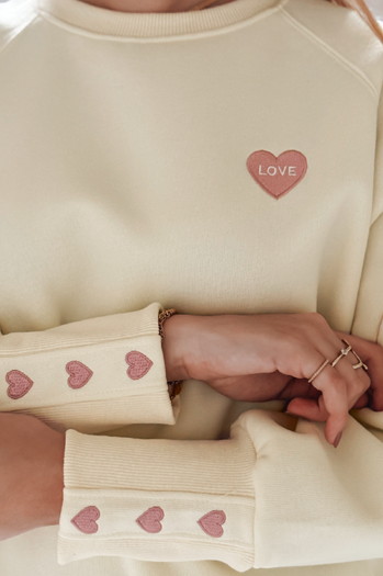 Bluza damska oversize z sercami LOVELISA masełko Dstreet BY1520