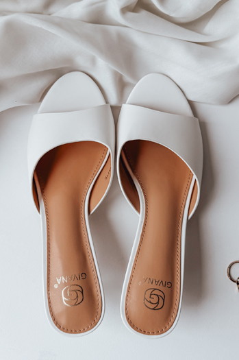 Klapki damskie DORIMI białe Dstreet ZY0975