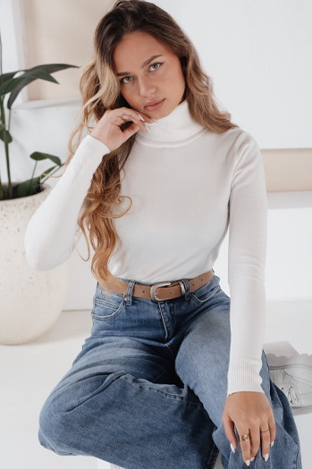 Damski sweter z golfem VANORIA biały Dstreet MY2491