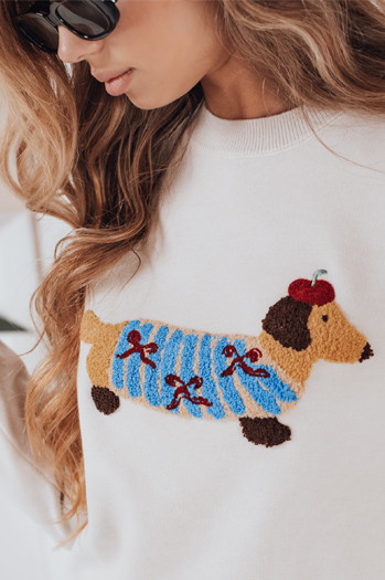 Damski sweter z aplikacją psa CHICPAWS kremowy Dstreet MY2542