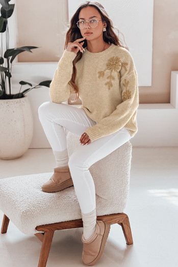 Damski sweter z aplikacją kwiatów GIRLHERBAL kremowy Dstreet MY2546