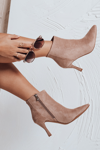 Botki na obcasie zamszowe beżowe Dstreet ZY1031