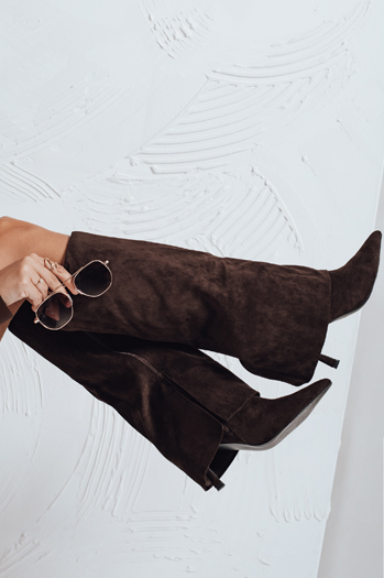 Kozaki damskie zamszowe z szeroką cholewką brązowe Dstreet ZY1043