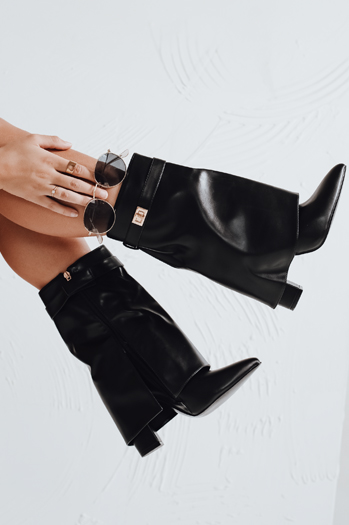 Botki damskie na słupku z szeroką cholewką czarne Dstreet ZY1116