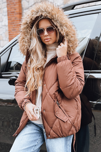 Kurtka damska zimowa pikowana z kapturem brązowa Dstreet TY5231