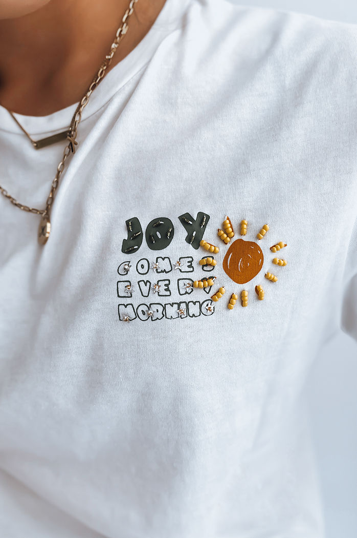 Klasyczny t-shirt damski EVERY MORNING ecru Dstreet RY2274