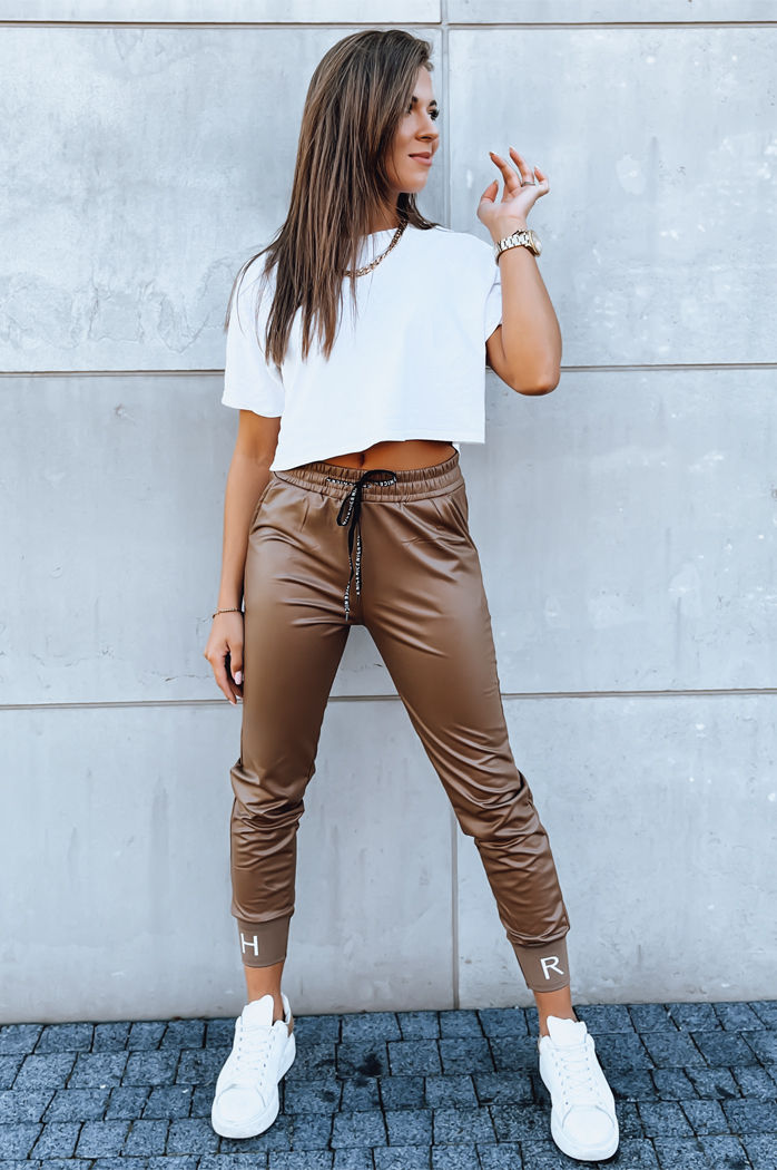 Spodnie damskie skórzane joggery TERRACE kamelowe Dstreet UY1696