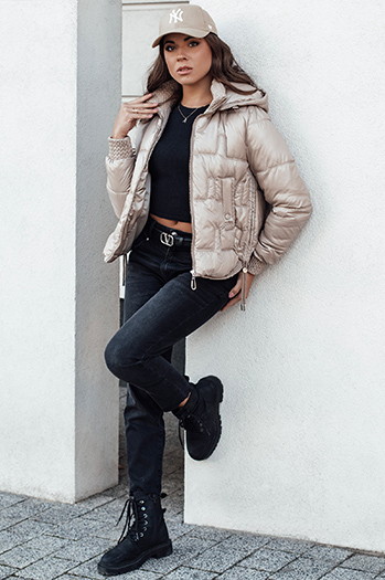 Kurtka zimowa damska FASHWARM krótka pikowana z kapturem kamelowa Dstreet TY4638