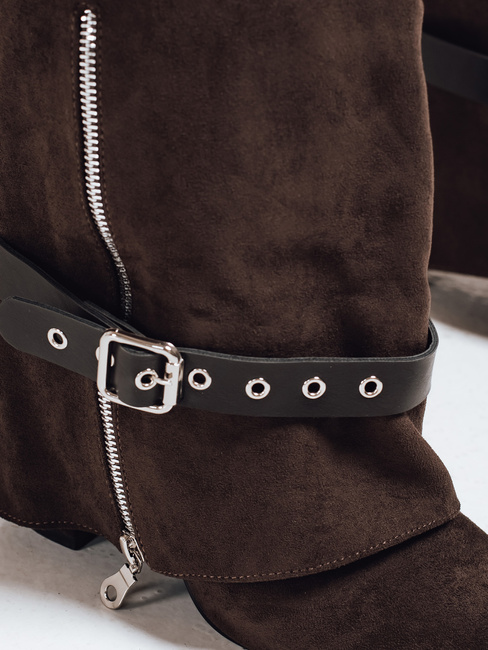 Kozaki damskie zamszowe na słupku brązowe Dstreet ZY1131