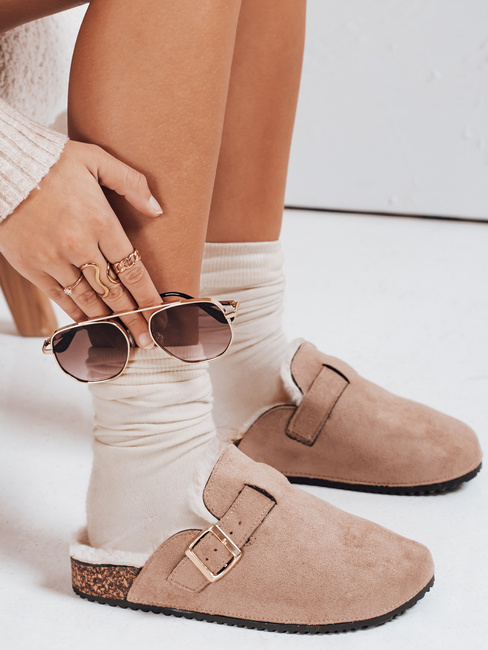 Klapki damskie zamszowe ocieplane beżowe Dstreet ZY1196