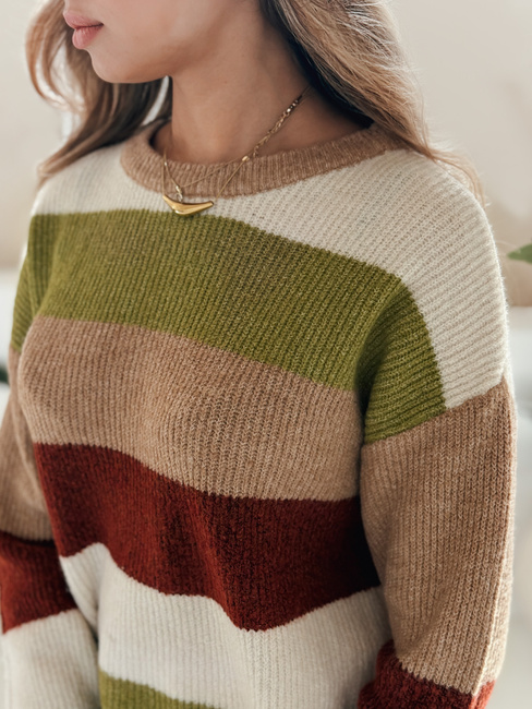 Damski sweter w paski CALVENA kamelowo-zielony Dstreet MY2559