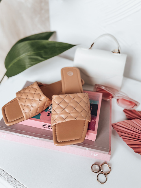 Klapki damskie SATELIVA beżowe Dstreet ZY0972