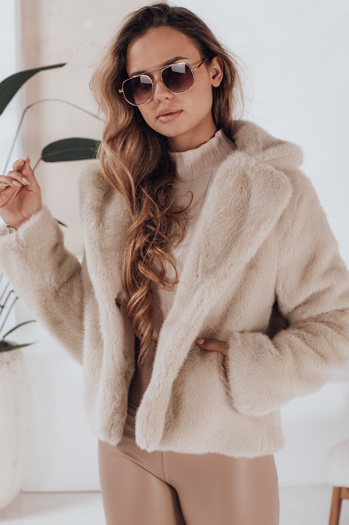 Płaszcz damski futerkowy GLAMFLUFFY krótki beżowy Dstreet TY4984
