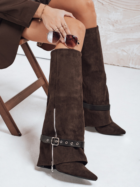 Kozaki damskie zamszowe na słupku brązowe Dstreet ZY1131