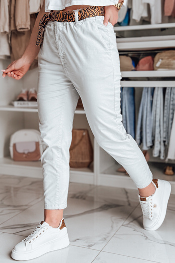 Spodnie damskie casualowe z paskiem MADELINA jasnoszare Dstreet UY2625