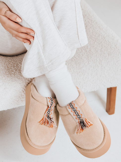 Klapki damskie ocieplane jasnobeżowe Dstreet ZY1300