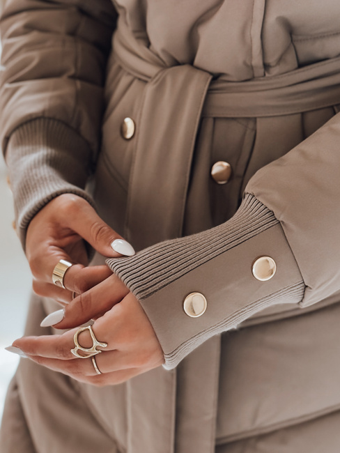 Kurtka zimowa damska pikowana z futerkiem ciemnobeżowa Dstreet TY5079