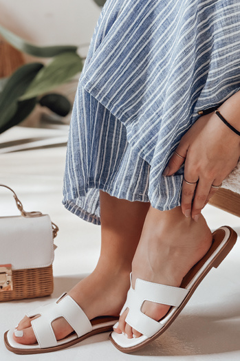 Klapki damskie z wcięciem CLASSROT białe Dstreet ZY0885