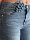 Spodnie damskie jeansowe dzwony z kwiatem FLOWERSSE niebieskie Dstreet UY2677