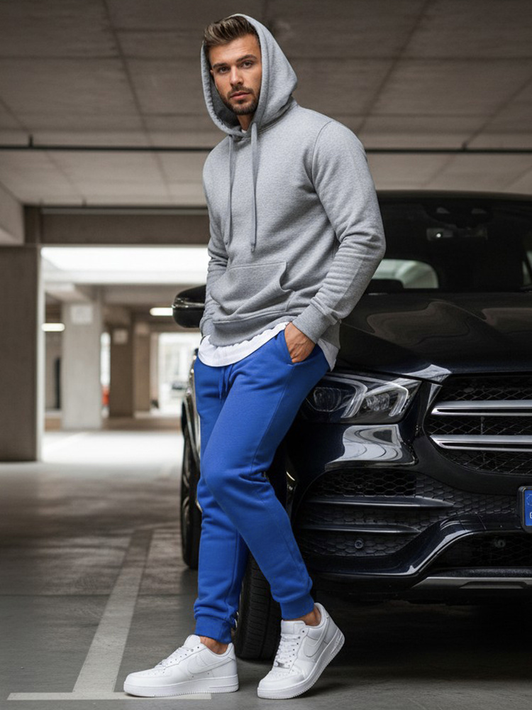 Modré pánske teplákové nohavice.