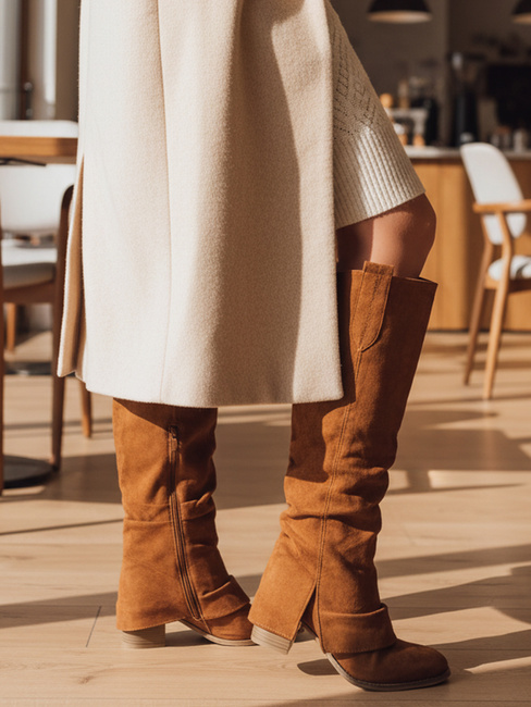 Kozaki damskie zamszowe kamelowe Dstreet ZY1309