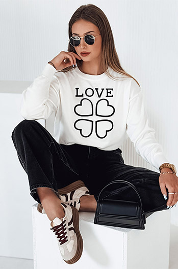 Damski sweter z haftem love CLOVER biały Dstreet MY2337