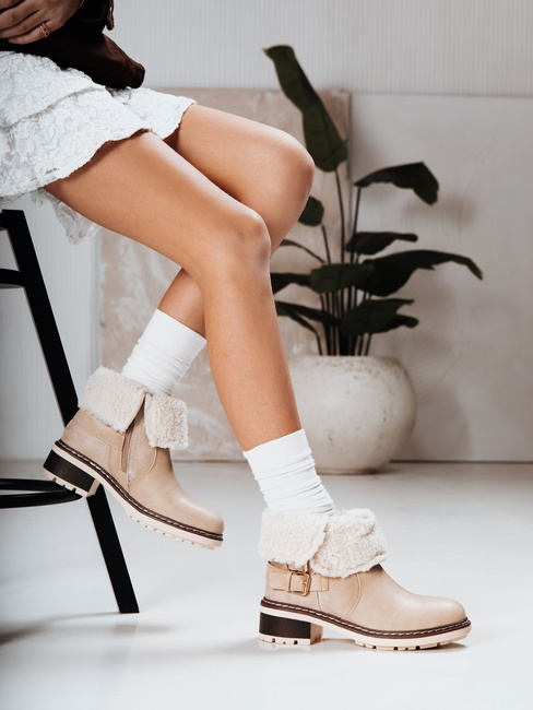 Botki damskie z kożuszkiem beżowe Dstreet ZY1249