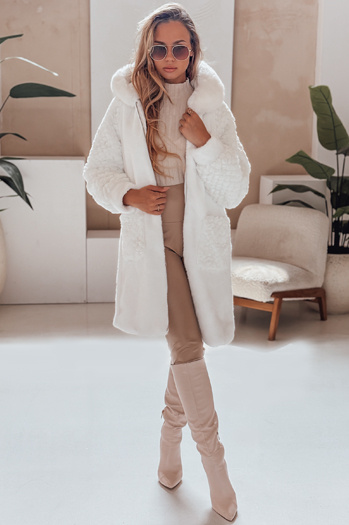 Płaszcz damski futerkowy MISSFLUFF biały Dstreet TY4983