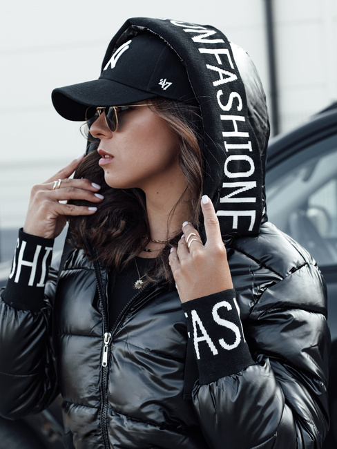 Kurtka przejściowa damska pikowana z kapturem FASHION CHIC czarna Dstreet TY4583