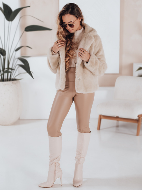 Płaszcz damski futerkowy GLAMFLUFFY krótki beżowy Dstreet TY4984